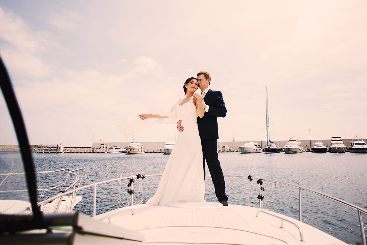 Wedding in boat